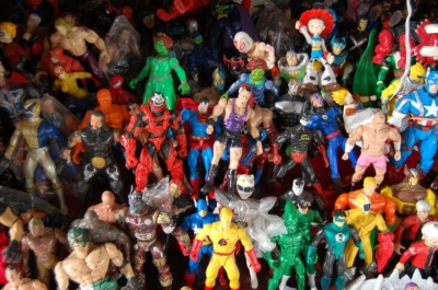 Sammlung von Actionfiguren und Spielzeug – begehrte Artikel für Reseller.